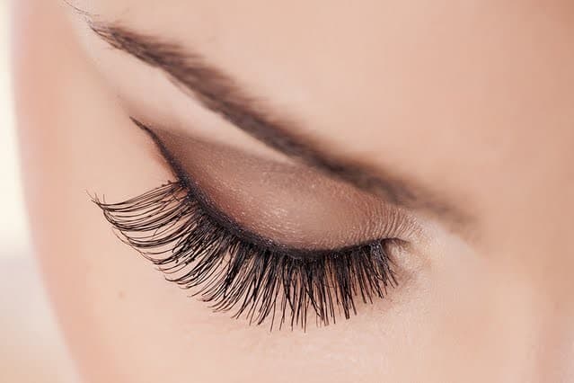 Teinture des sourcils