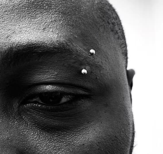 Piercing à l'Arcade